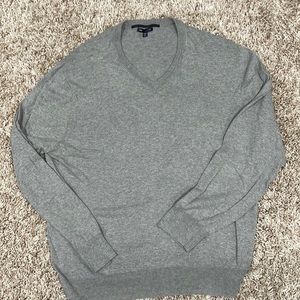 Mens GAP v-neck
